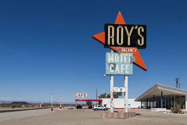 Amboy (California, USA) -- 2012 -- 4